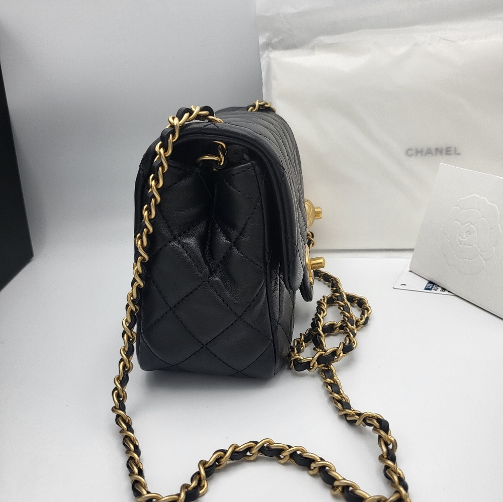 Excellent condition 2022 authentic Chanel 22B square mini Pearl Crush - Picture 13 of 17